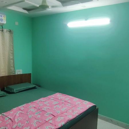 Ruhithahomestay- Ac Rooms-Free Wifi- Android Tv - Near To Alipiri- Door Service Τιρουπάτι Εξωτερικό φωτογραφία